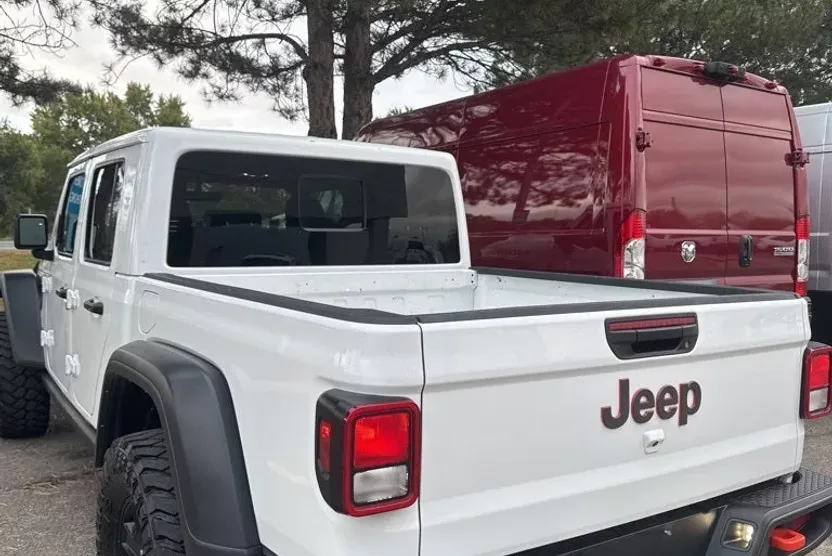 2023 Jeep Gladiator Mojave photo 1