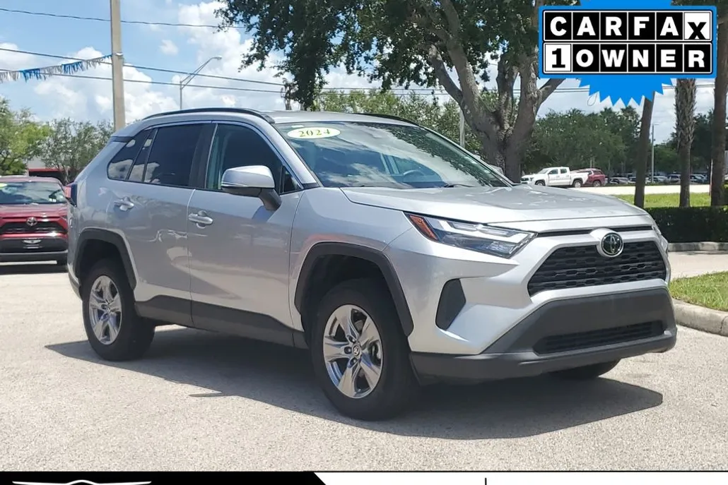 2024 Toyota RAV4 XLE photo 1