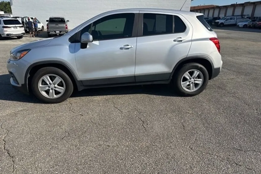 2020 Chevrolet Trax LS photo 1
