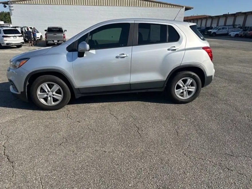 2020 Chevrolet Trax LS photo 1