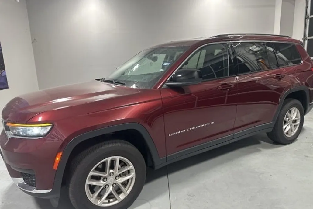 2023 Jeep Grand Cherokee Laredo photo 1