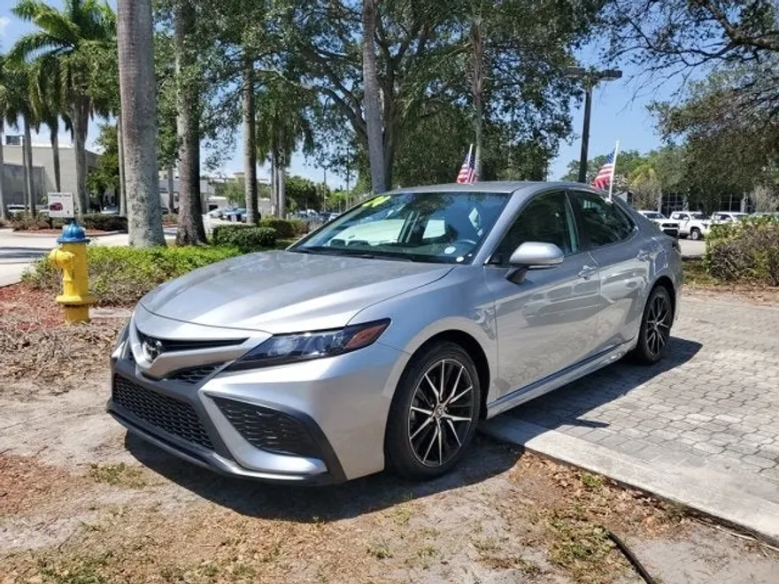2024 Toyota Camry SE photo 1