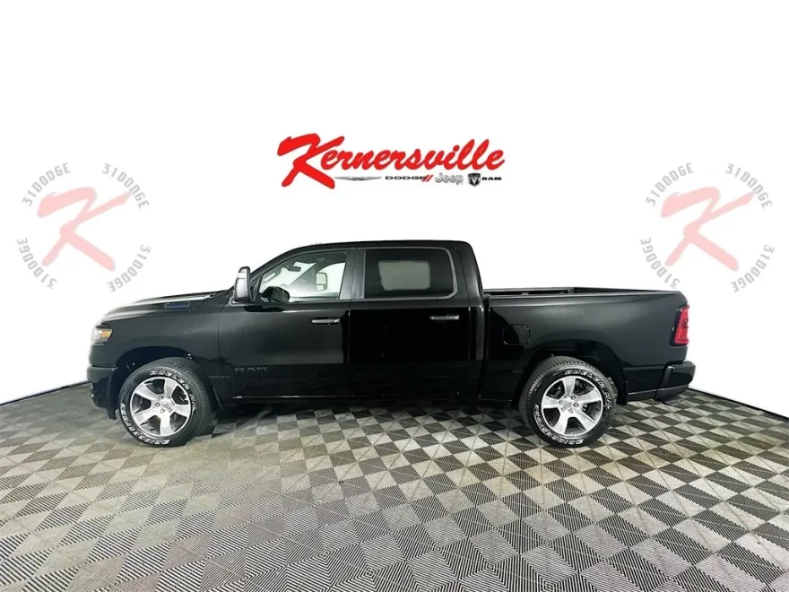 2025 Ram 1500 Express photo 1