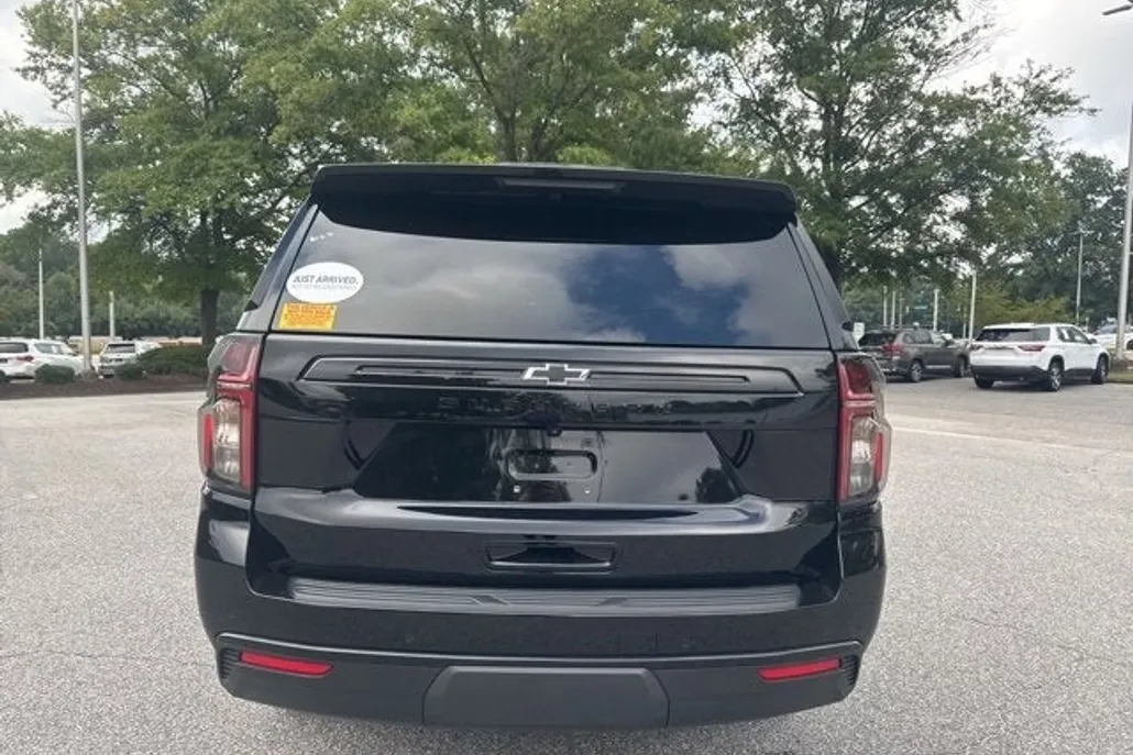 2024 Chevrolet Suburban Z71 photo 1