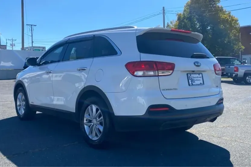 2017 Kia Sorento LX photo 1
