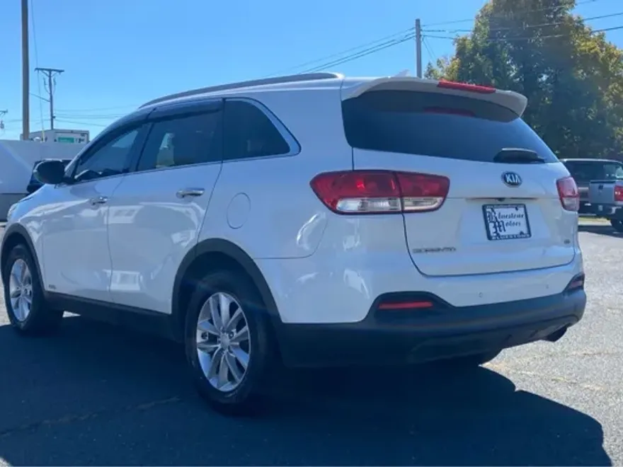 2017 Kia Sorento LX photo 1