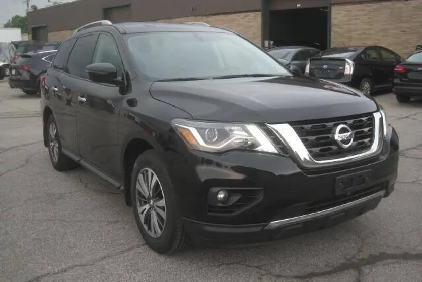 2017 Nissan Pathfinder SV photo 1