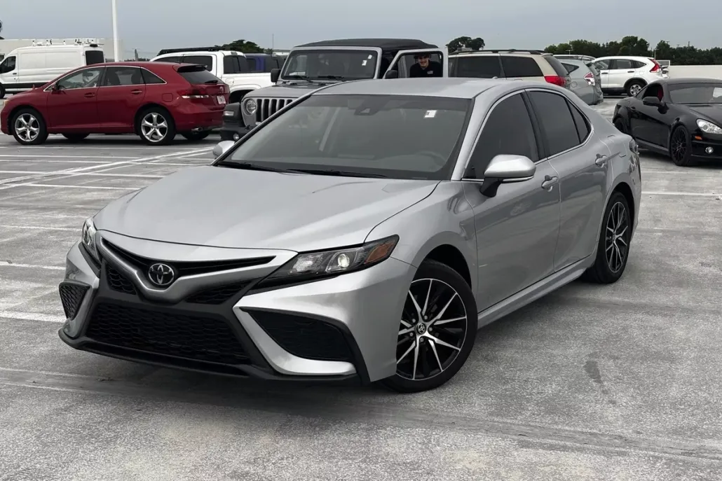 2024 Toyota Camry SE photo 1