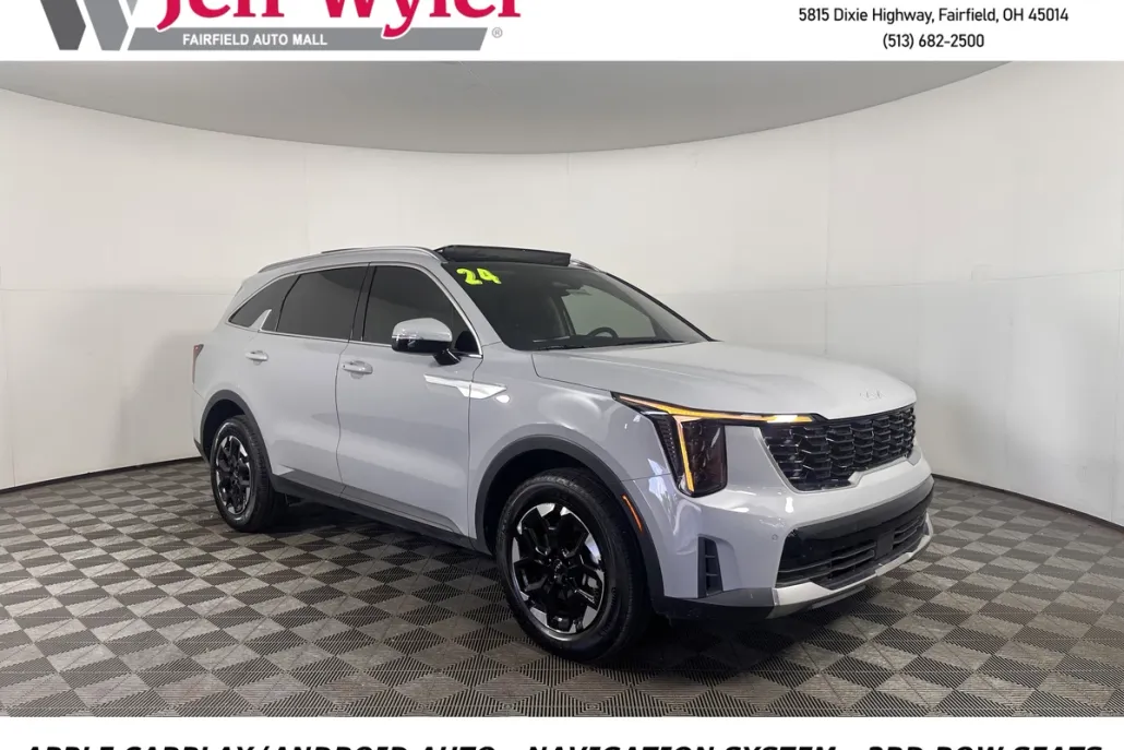 2024 Kia Sorento S photo 1