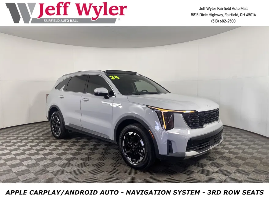 2024 Kia Sorento S photo 1