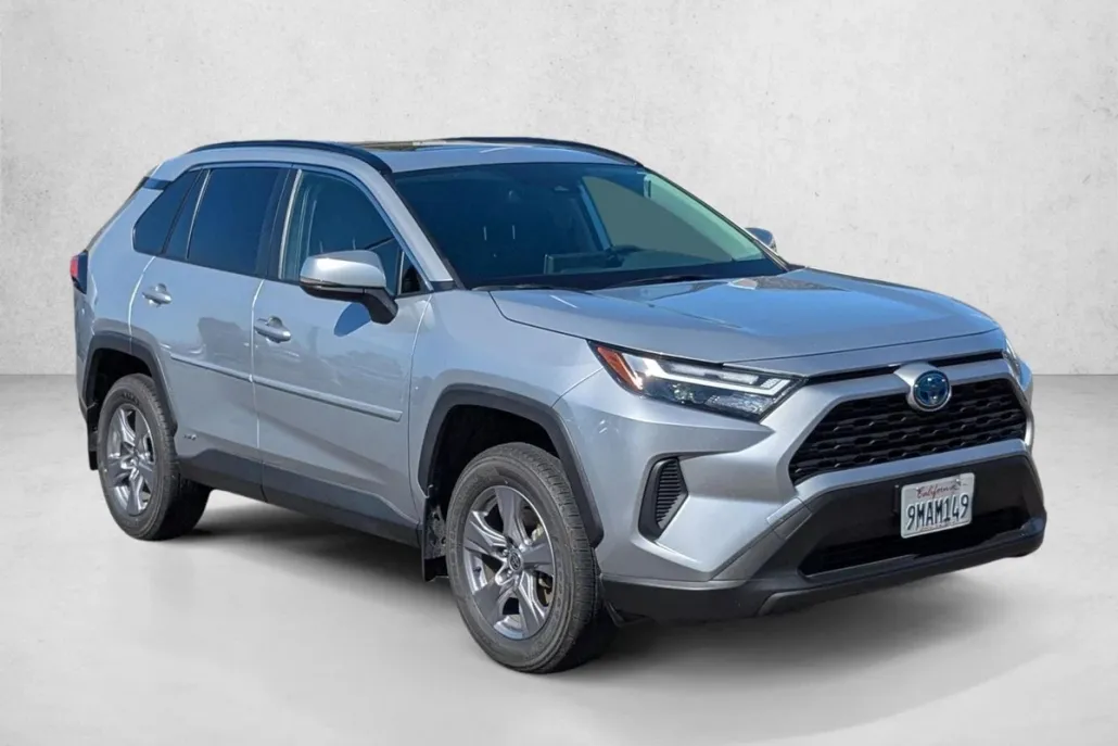 2024 Toyota RAV4 Hybrid XLE photo 1