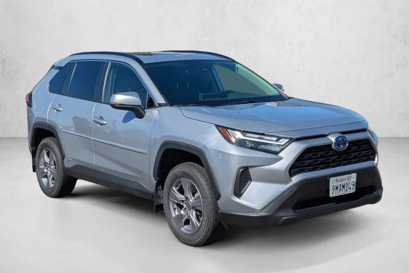 2024 Toyota RAV4 Hybrid XLE photo 1