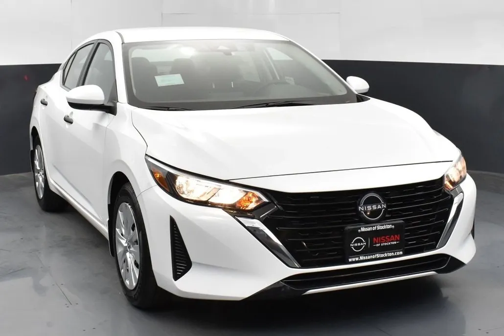 2025 Nissan Sentra S photo 1