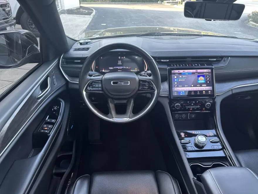 2022 Jeep Grand Cherokee Overland photo 1