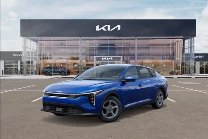 2025 Kia K4 LXS photo 1