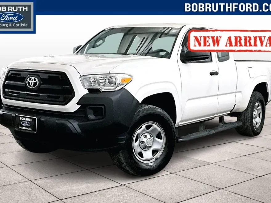 2017 Toyota Tacoma SR photo 1