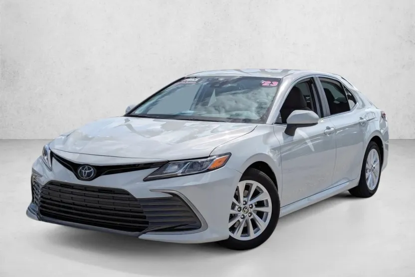 2023 Toyota Camry LE photo 1