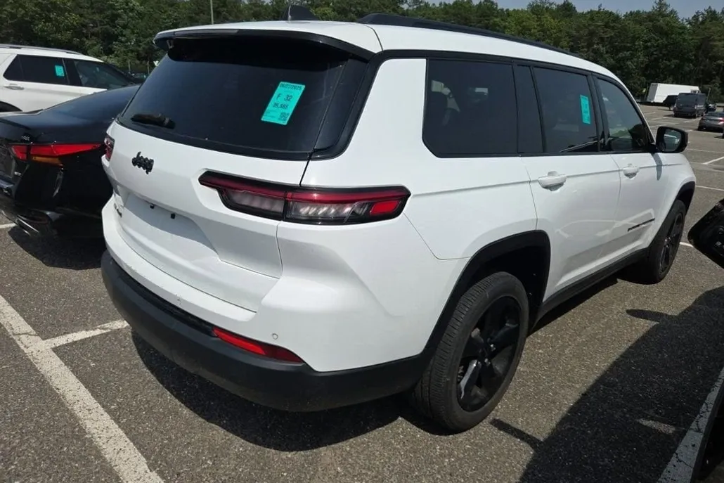 2022 Jeep Grand Cherokee Altitude photo 1