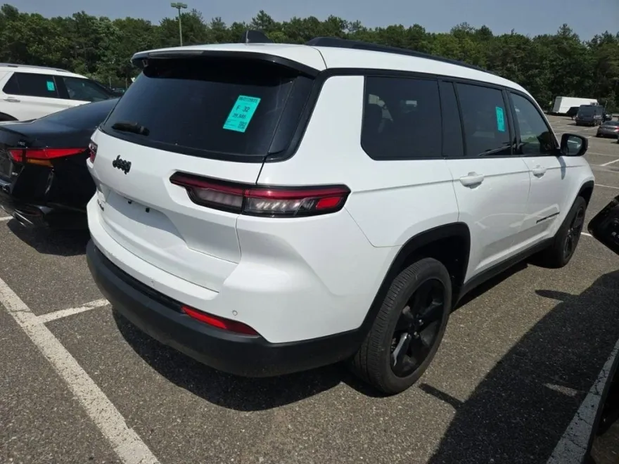 2022 Jeep Grand Cherokee Altitude photo 1