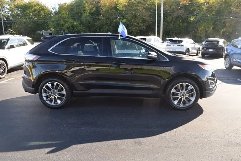 2018 Ford Edge Titanium photo 1