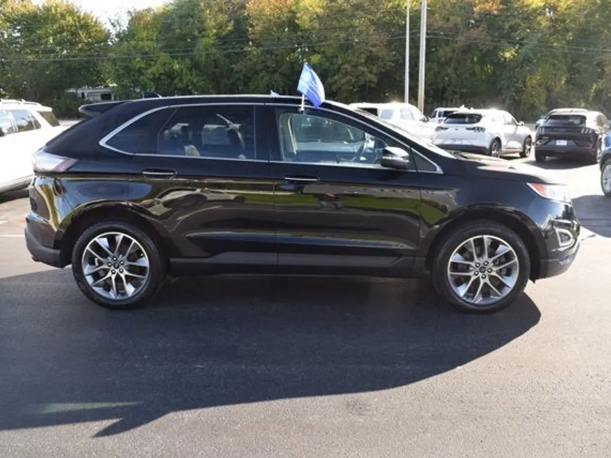 2018 Ford Edge Titanium photo 1