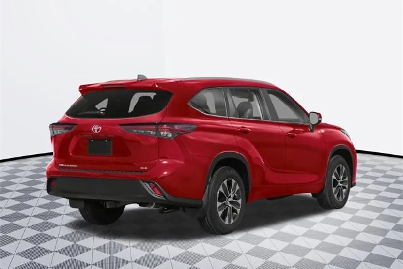 2025 Toyota Highlander XLE photo 1