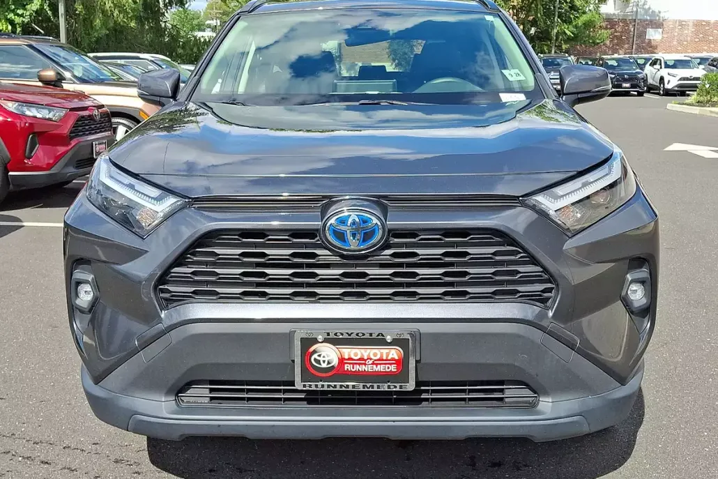 2023 Toyota RAV4 Hybrid XLE Premium photo 1