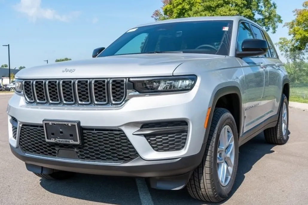 2025 Jeep Grand Cherokee Laredo X photo 1