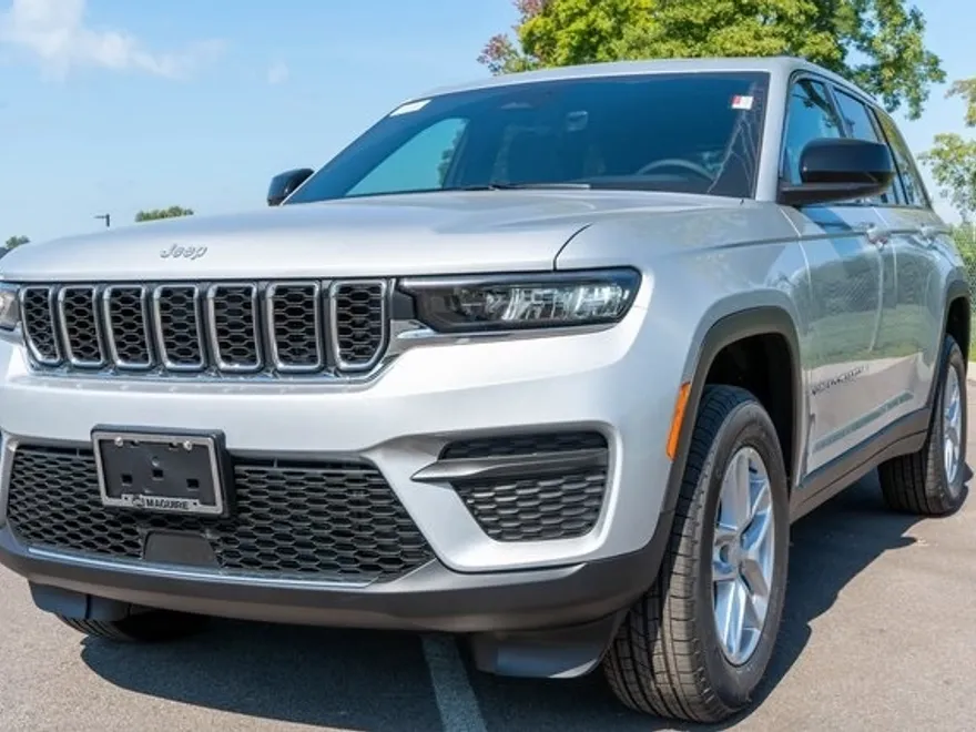 2025 Jeep Grand Cherokee Laredo X photo 1
