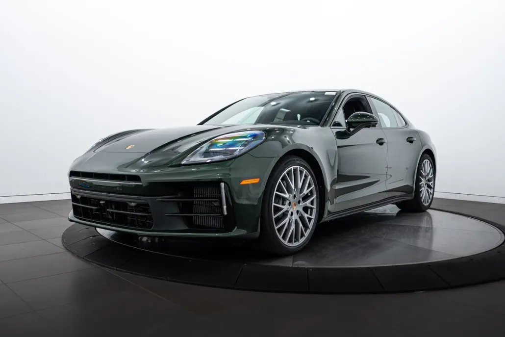 2025 Porsche Panamera 4 photo 1