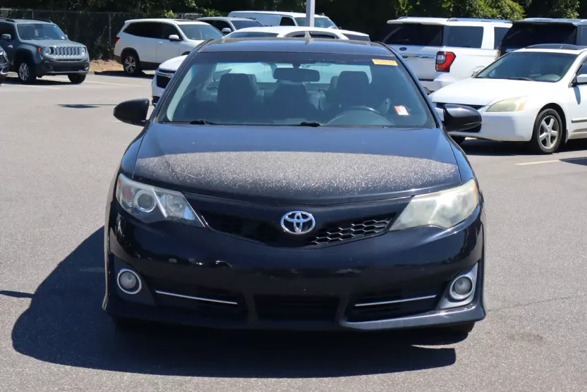 2014 Toyota Camry SE photo 1