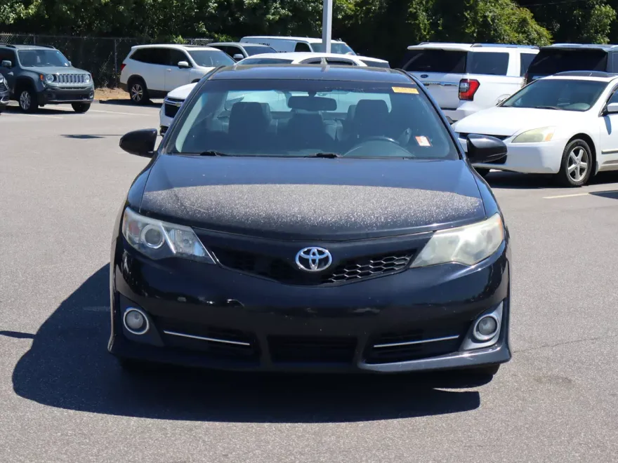 2014 Toyota Camry SE photo 1