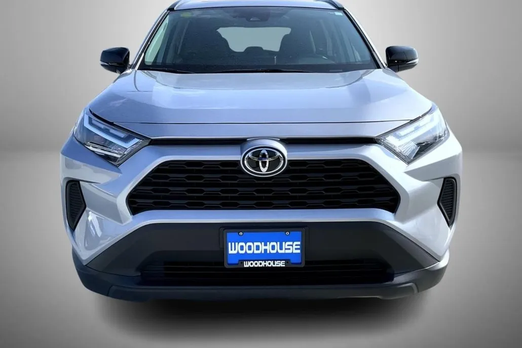 2023 Toyota RAV4 XLE photo 1
