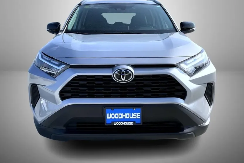 2023 Toyota RAV4 XLE photo 1