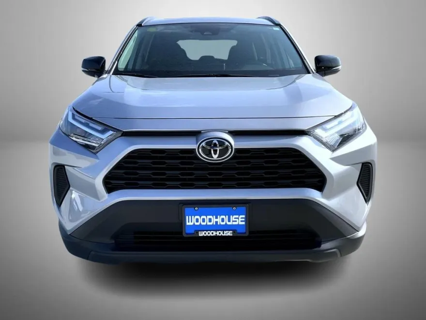 2023 Toyota RAV4 XLE photo 1