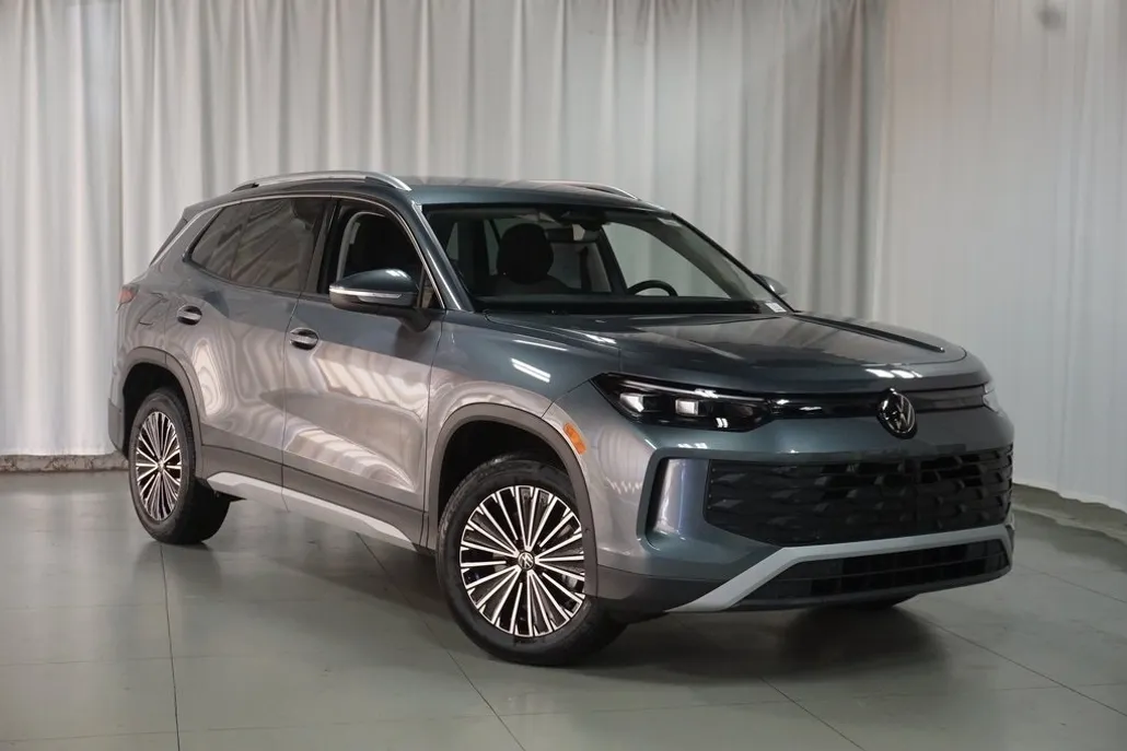 2025 Volkswagen Tiguan S photo 1