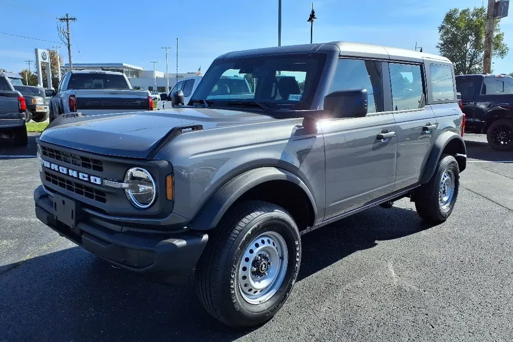 2025 Ford Bronco Base photo 1
