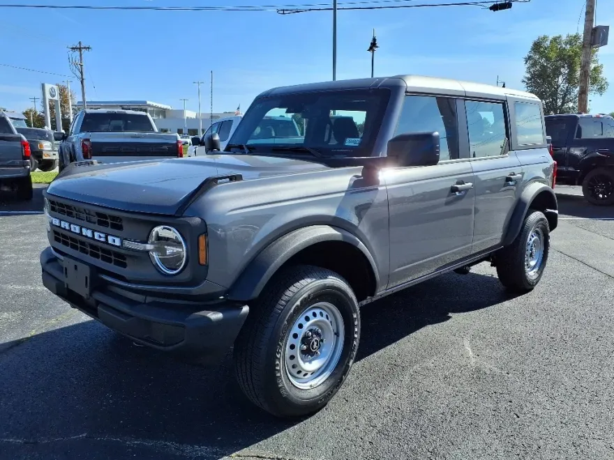2025 Ford Bronco Base photo 1
