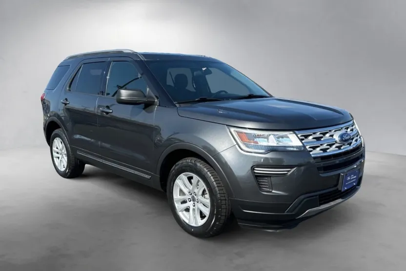 2019 Ford Explorer XLT photo 1