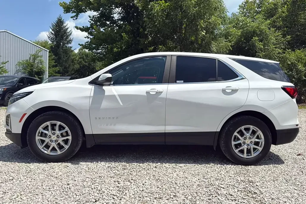2022 Chevrolet Equinox LT photo 1
