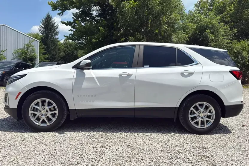 2022 Chevrolet Equinox LT photo 1