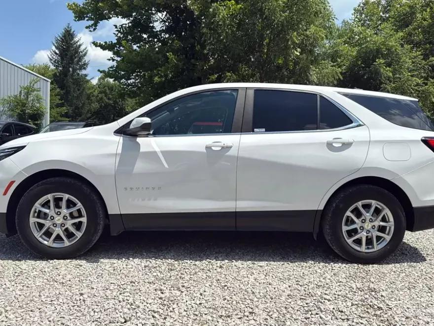 2022 Chevrolet Equinox LT photo 1