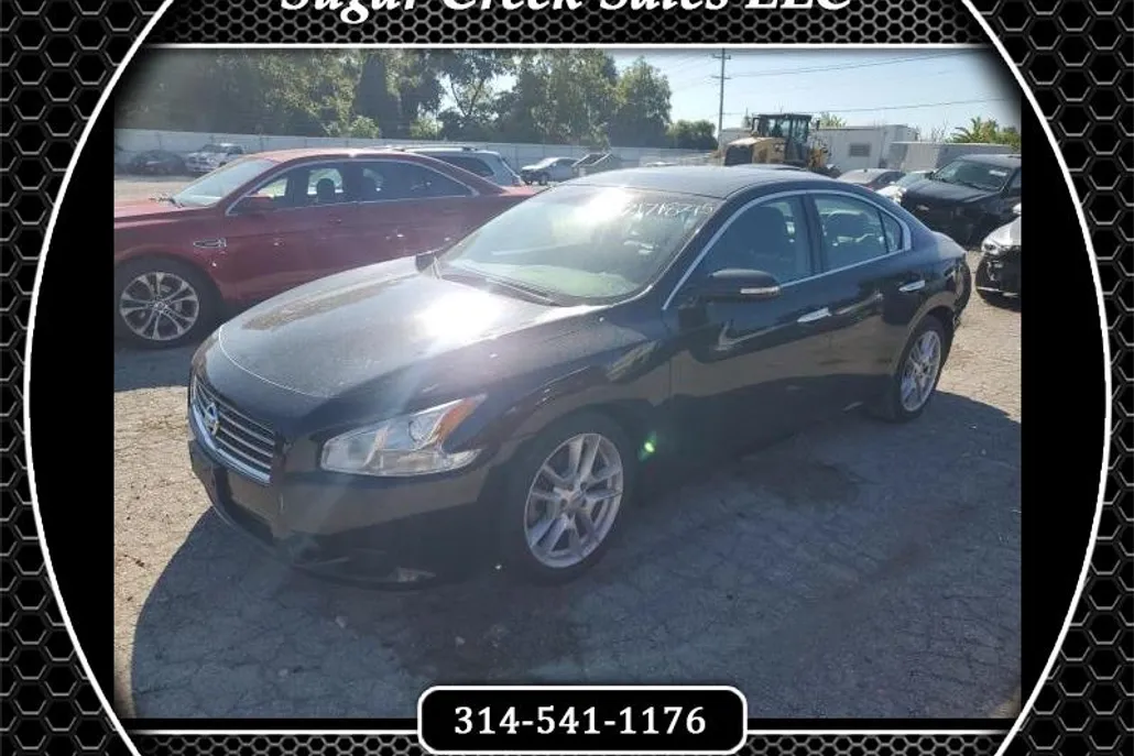 2010 Nissan Maxima SV photo 1