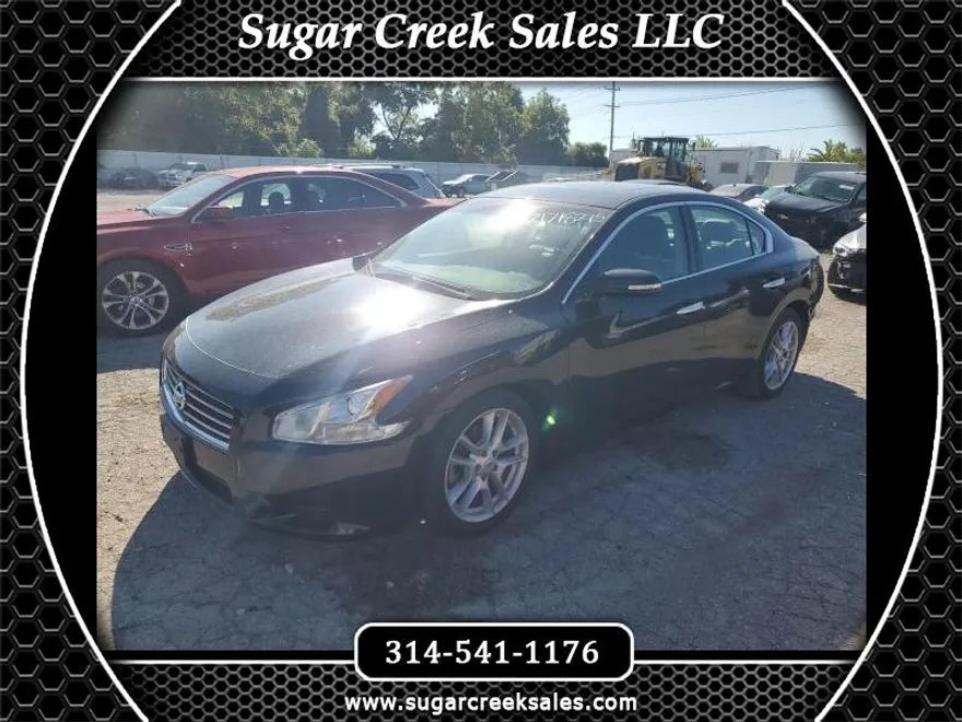 2010 Nissan Maxima SV photo 1