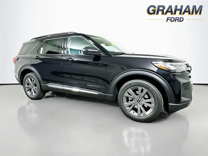 2025 Ford Explorer photo 1