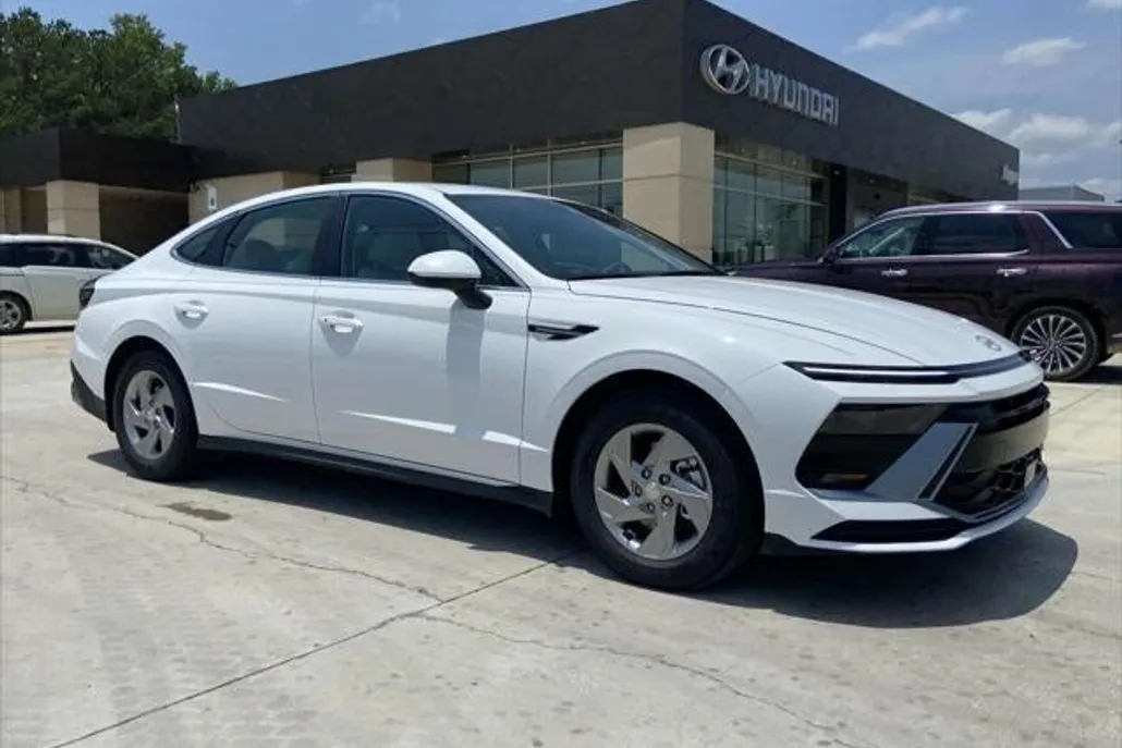 2025 Hyundai Sonata SE photo 1