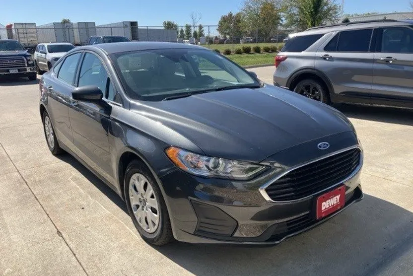 2020 Ford Fusion S photo 1