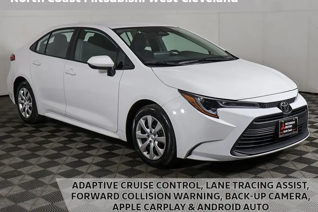 2024 Toyota Corolla LE photo 1