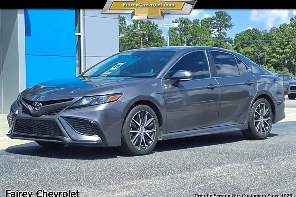 2022 Toyota Camry SE photo 1