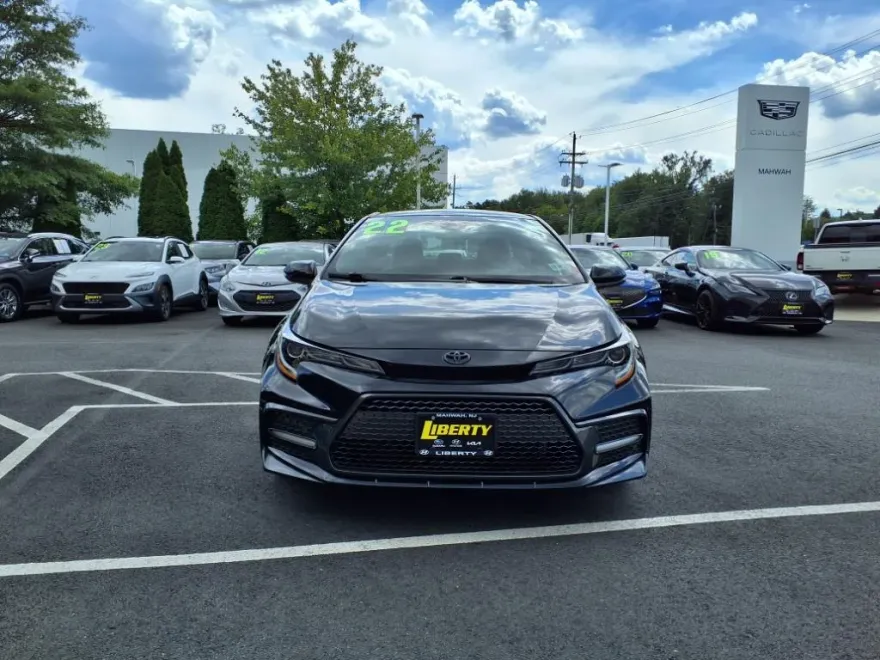 2022 Toyota Corolla SE photo 1